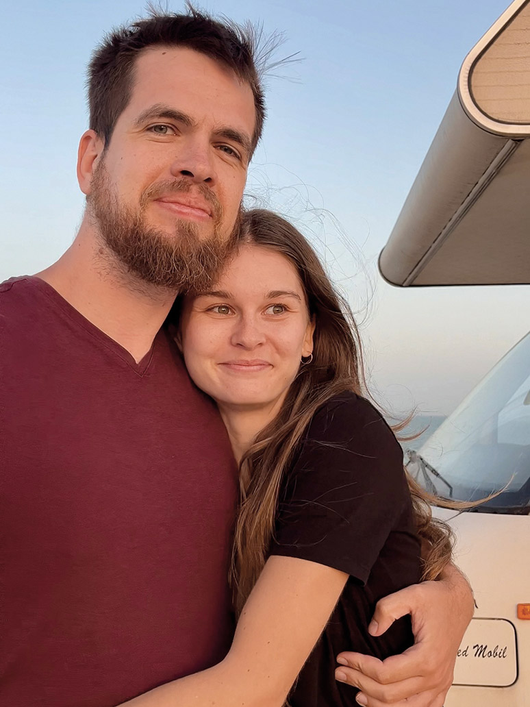 Zima na Saharze w starym kamperze 19